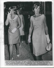 1965 Press Photo Mrs. L. Gordon Cooper & daughters leave First Methodist Church