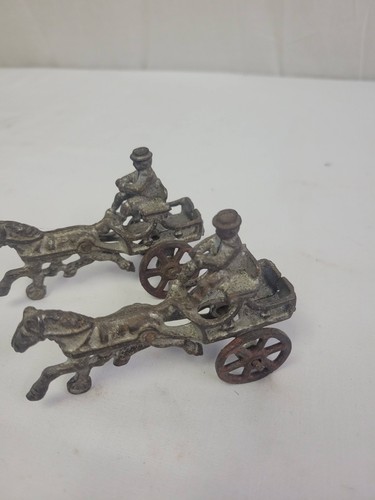 Pair of 2 VTG Arcade Cast Iron HORSE DRAWN BUGGY Wagon Carriage With Driver 4" - Picture 4 of 11