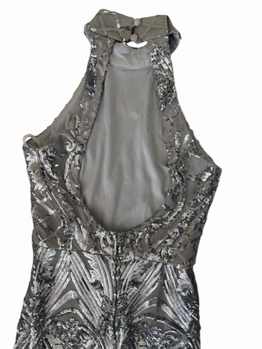 Vestido de noche halter con lentejuelas plateadas B Darlin talla 5/6 espalda abierta - Imagen 7 de 9