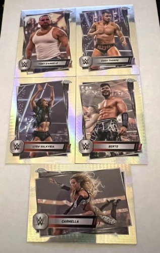 2025 Topps Chrome WWE Non-Numbered Refractor Shimmer Parallels Pick from list - Picture 41 of 76