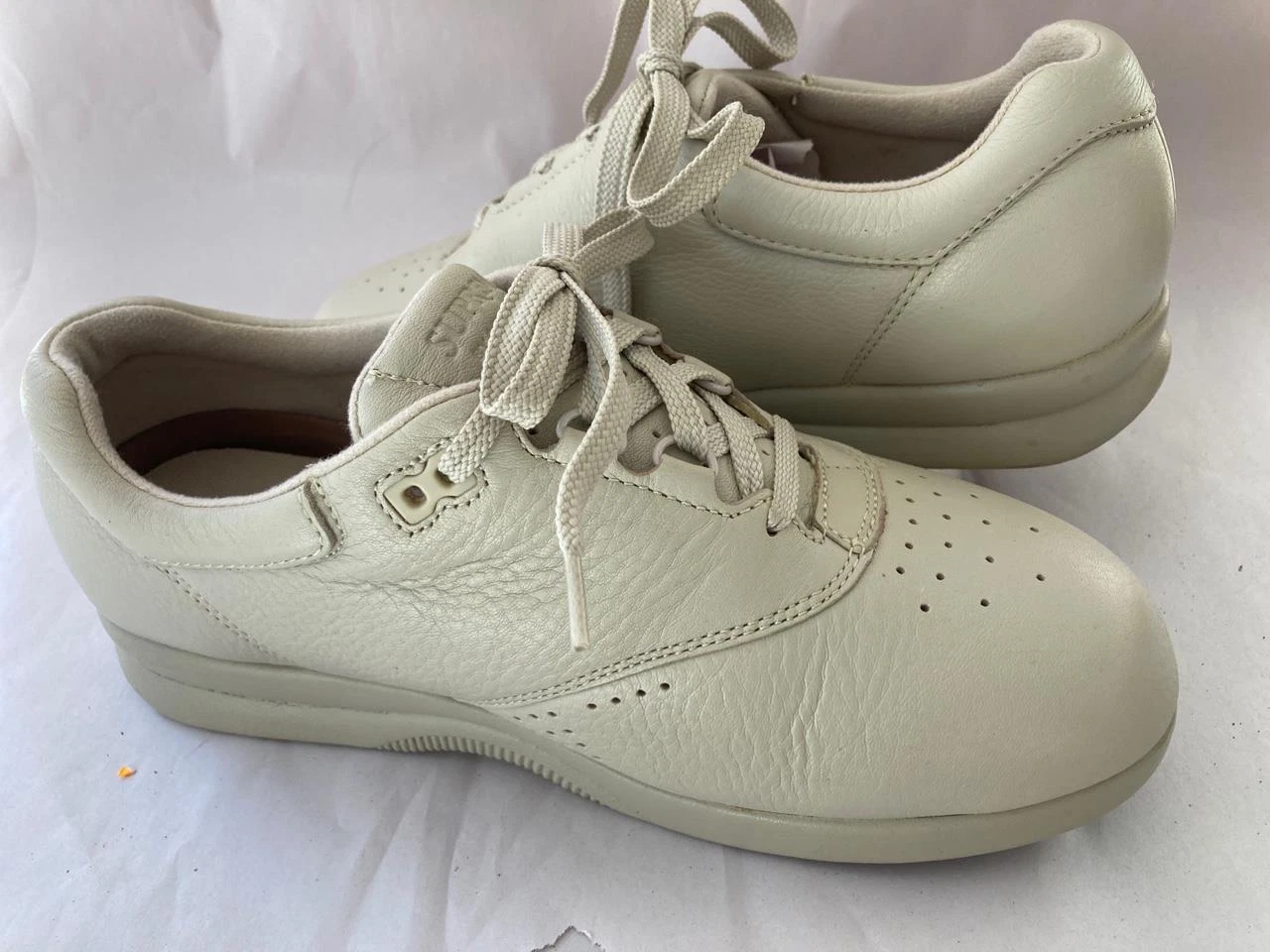 Baskets femme SoftSpots Supreme en cuir taupe pointure 9,5 large
