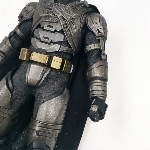 1/6 Body Figure Hot Toys Batman v Superman Dawn of Justice Armored Batman MMS417 - Picture 3 of 6