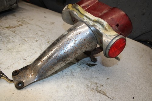 Suzuki T500 Titan 1972 soporte de montaje de luz trasera trasera H6-3630 AAB - Imagen 5 de 9