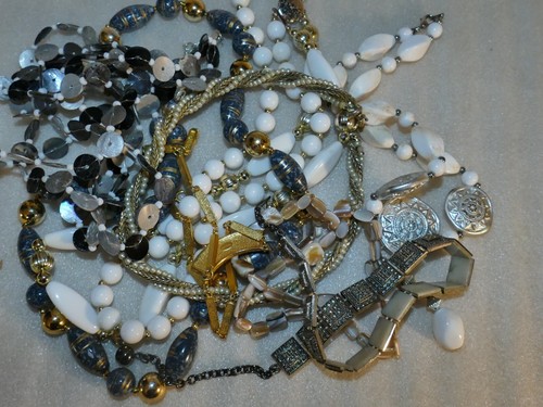 Lotto Collana Bigiotteria Moda Costume Metallo e Plastica Spirale, Perline, Paillettes - Foto 17 di 18