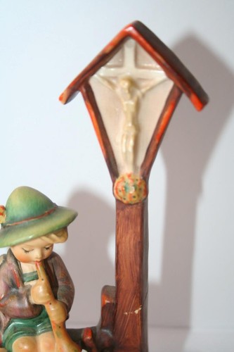 Hummel Wayside Devotion 28/II TMK3 designed by Sister Maria Innocentia Hummel - Picture 4 of 6