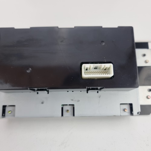 Nissan Maxima J31 Center Display Screen 02/02-05/09 - Picture 7 of 9