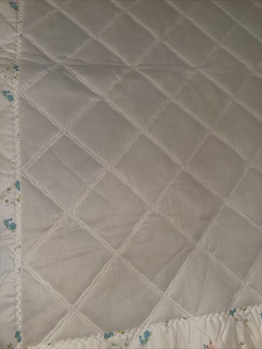 Vtg Baby Blanket Satin Trim Quilted White Baby Birds On Trim 36"x50" Appox. - Picture 6 of 13