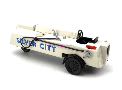 1:76 White Thompson Airport Oiler Truck Model Diecast Metal Car - Picture 2 of 5