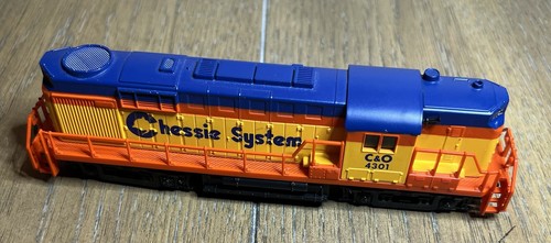Model Power HO Scale ALCO RS-11 Chessie System C&O Locomotive 4301 - Picture 4 of 12