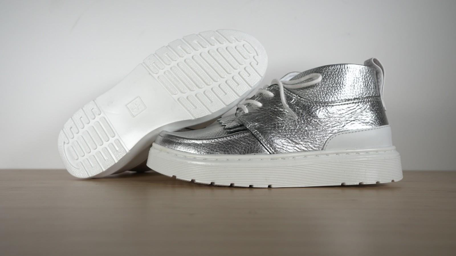 Dr. Martens Boot Damenschuhe Kiltie Jemima Chukka Boot Martens Silver Santos Größe 8 EU 37 UK 4 9cb6ae Dr. Martens Boot Damenschuhe Kiltie Jemima Chukka Boot Martens Silver Santos Größe 8 EU 37 UK 4 9cb6ae