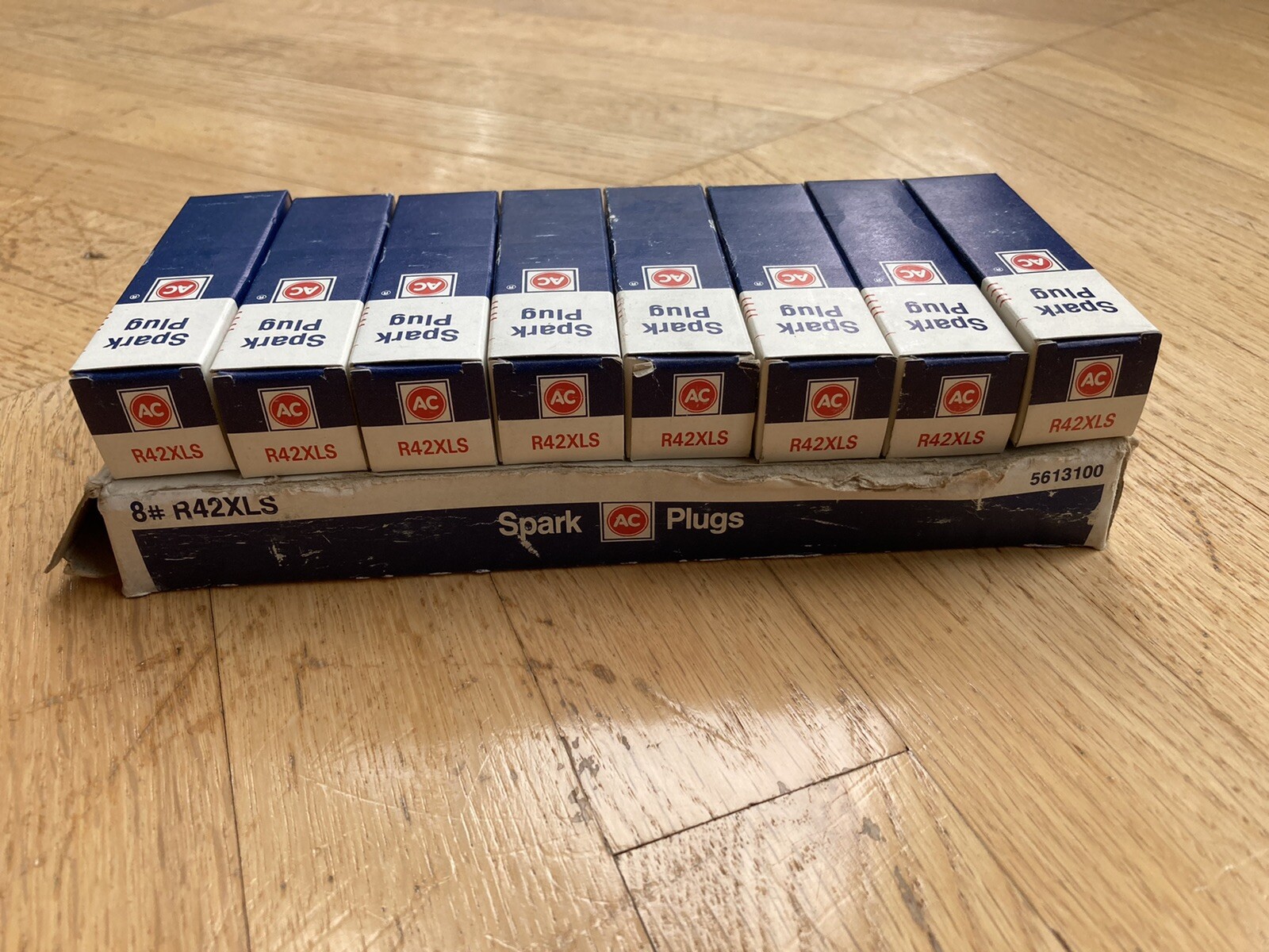 AC-Delco 8# R42XLS Spark Plugs 5613100 Old New Stock
