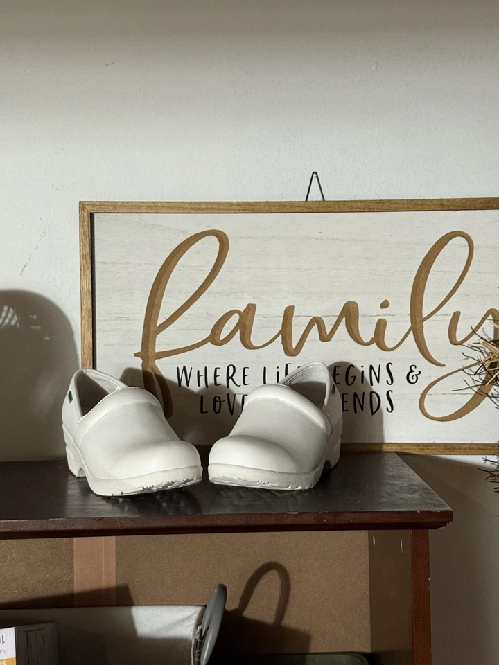 Zuecos de enfermería para mujer Cherokee blancos Foto 2 de 2