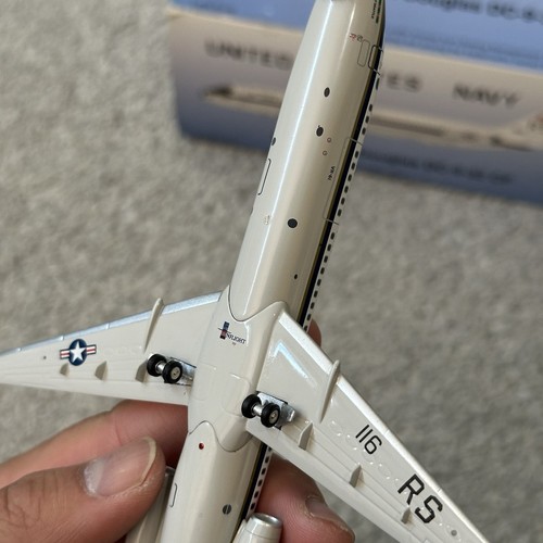 1:200 NFlight United States Navy McDonnell Douglas DC-9-32 IFDC930717 - Picture 7 of 17