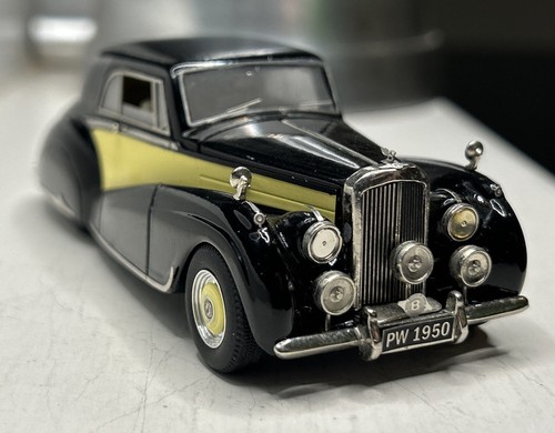 1:43 HANDMADE 1950 BENTLEY MK.VI PARK WARD FHC “LONGWING” BLACK/YELLOW - Picture 4 of 24
