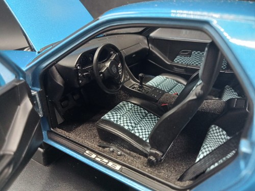 Porsche 928 1/18 Autoart (Museum) - Picture 7 of 9