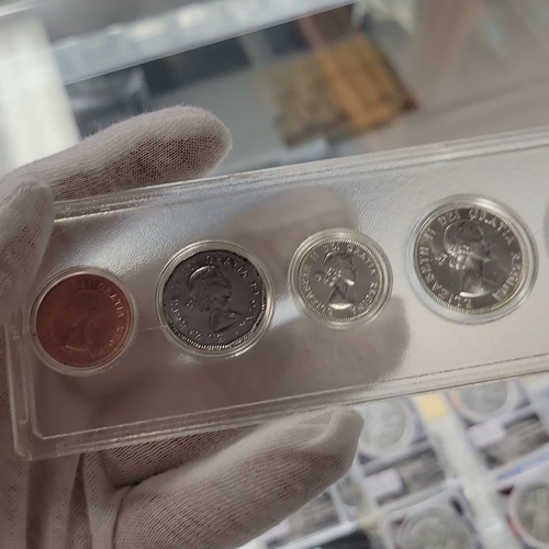 Canada 1953 Proof-Like argento non circolato zecca set in supporto Whitman - Video 1 di 1