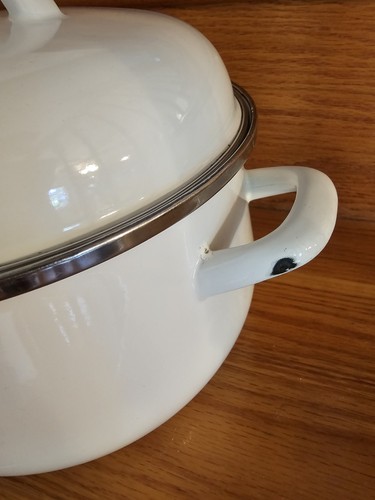 Enamelware 4.5 Qt Dutch Oven Lidded White 2 Handles 8x10" Preowned - Picture 3 of 13