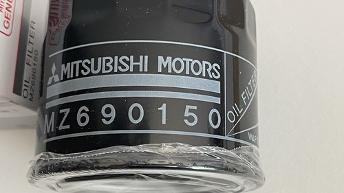 Conjunto de filtro de aceite Mitsubishi MZ690150 Pajero Evolution negro OEM - Imagen 3 de 4