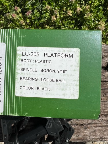 New ~ Wellgo LU-205 Plastic Resin Platform Pedals 9/16" Mountain - Picture 4 of 4