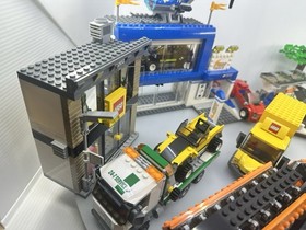 LEGO City Square (60097) RETIRED - Instructions, Minifigs No Box