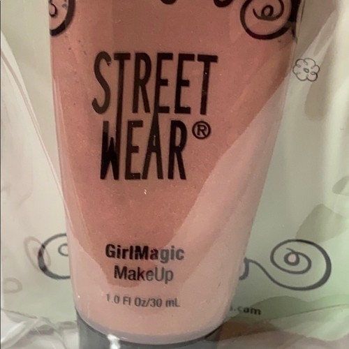 NEW Revlon Street Wear Girl Magic Make-Up LOVEGLAM Magical Glow Face Cheeks Eyes - Picture 2 of 5