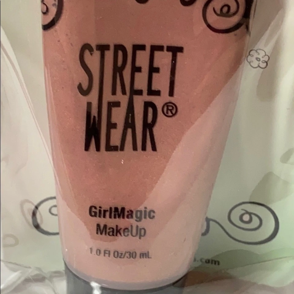 NEW Revlon Street Wear Girl Magic Make-Up LOVEGLAM Magical Glow Face Cheeks Eyes - Image 2 of 4