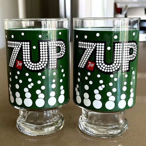 Vintage 1970's 7-Up Soda Bubbles Promotional Footed Drinking Glass - Picture 5 of 10