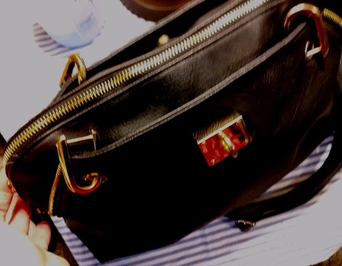 BIG BUDDHA BLACK GOLD ZIPPERS QUALITY SHOULDER BAG BEAUTIFUL! - Picture 7 of 14