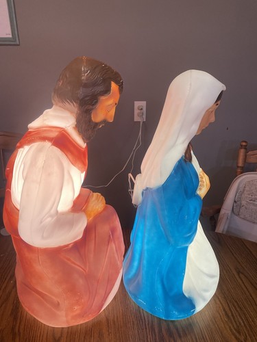 Nativity General Foam 2 Piece Set 28" Lighted Blow Mold Mary Joseph Beautiful - Picture 6 of 10