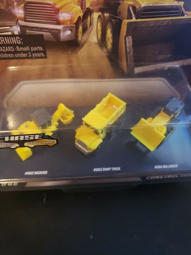 2020 Micro Machines CONSTRUCTION Series 1 - #02 DUMP TRUCK BACKHOE BULLDOZER - Picture 3 of 4