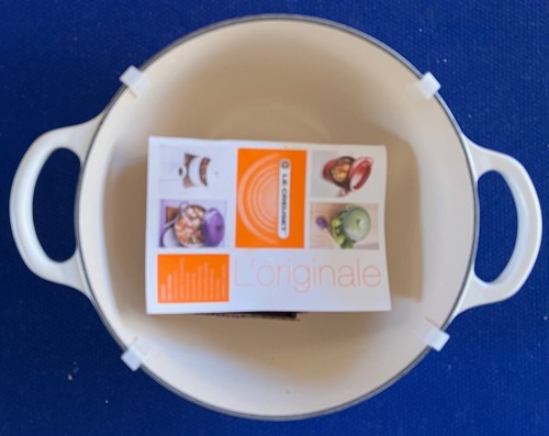 New Le Creuset Round Stew Pot Enameled Cast Iron 2.5 Qt. Cotton Color In box - Picture 5 of 9