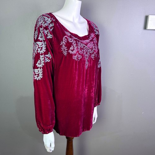 Sundance top large red velvet holiday festive embroidered long puff sleeve - Picture 3 of 12