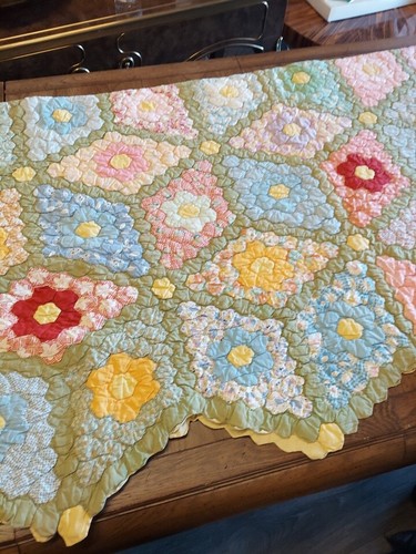 1930's Granmothers Flower Quilt - Picture 4 of 10