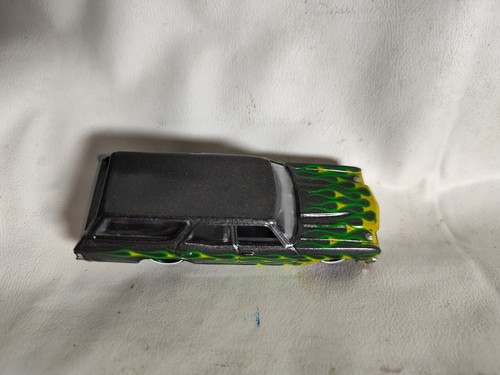 Hot Wheels '70 Chevelle SS Wagon - Gray Diecast - Pre-Owned - Picture 4 of 10