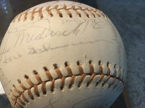 Multi Signed Baseball—George L Kelly—Joe Medwick—Johnny MIZE—Beckett LOA #AE2036 - Picture 2 of 12