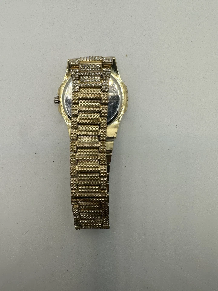 Потрясающие модные аналоговые часы с золотистым браслетом из звеньев со льдом. Покрытый кристаллами - Изображение 4 из 4
