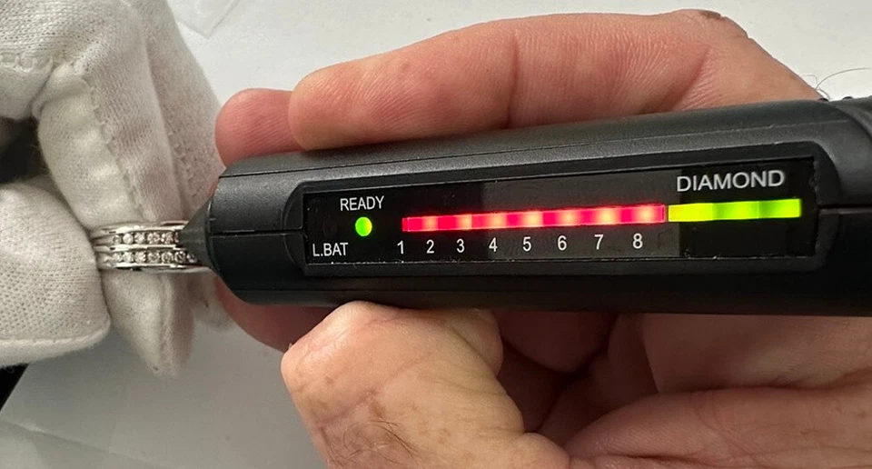 ANILLO DE BODA DE DIAMANTES NATURALES DE 1/2 QUILATE DE ORO BLANCO DE 10 K PARA HOMBRE Foto 4 de 4