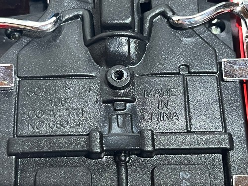 Chevy Corvette Red 1967 Convertible 1/24 Scale - Picture 12 of 12