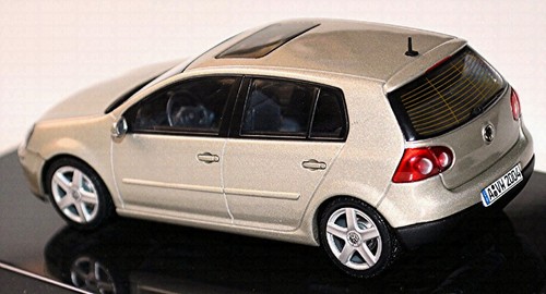 VW Golf V 5 Limusina 5 Puertas 2003-08 Beige Wheatbeige Metalizado 1:43 Autoart - Imagen 5 de 8