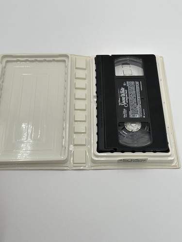 Walt Disney's - Snow White & The Seven Dwarfs - VHS In Clamshell Case - Tested - Picture 3 of 3