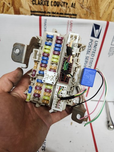 2015 - 2018 NISSAN ALTIMA FUSE RELAY JUNCTION BOX OEM - Picture 1 of 2