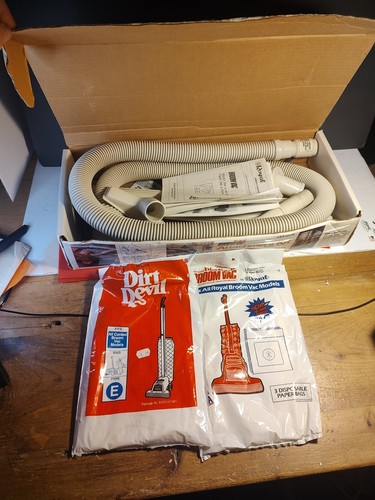 Vintage 1987 Royal Dirt Devil Besensauger Aufsatzbausatz Modell 293 mit Beuteln