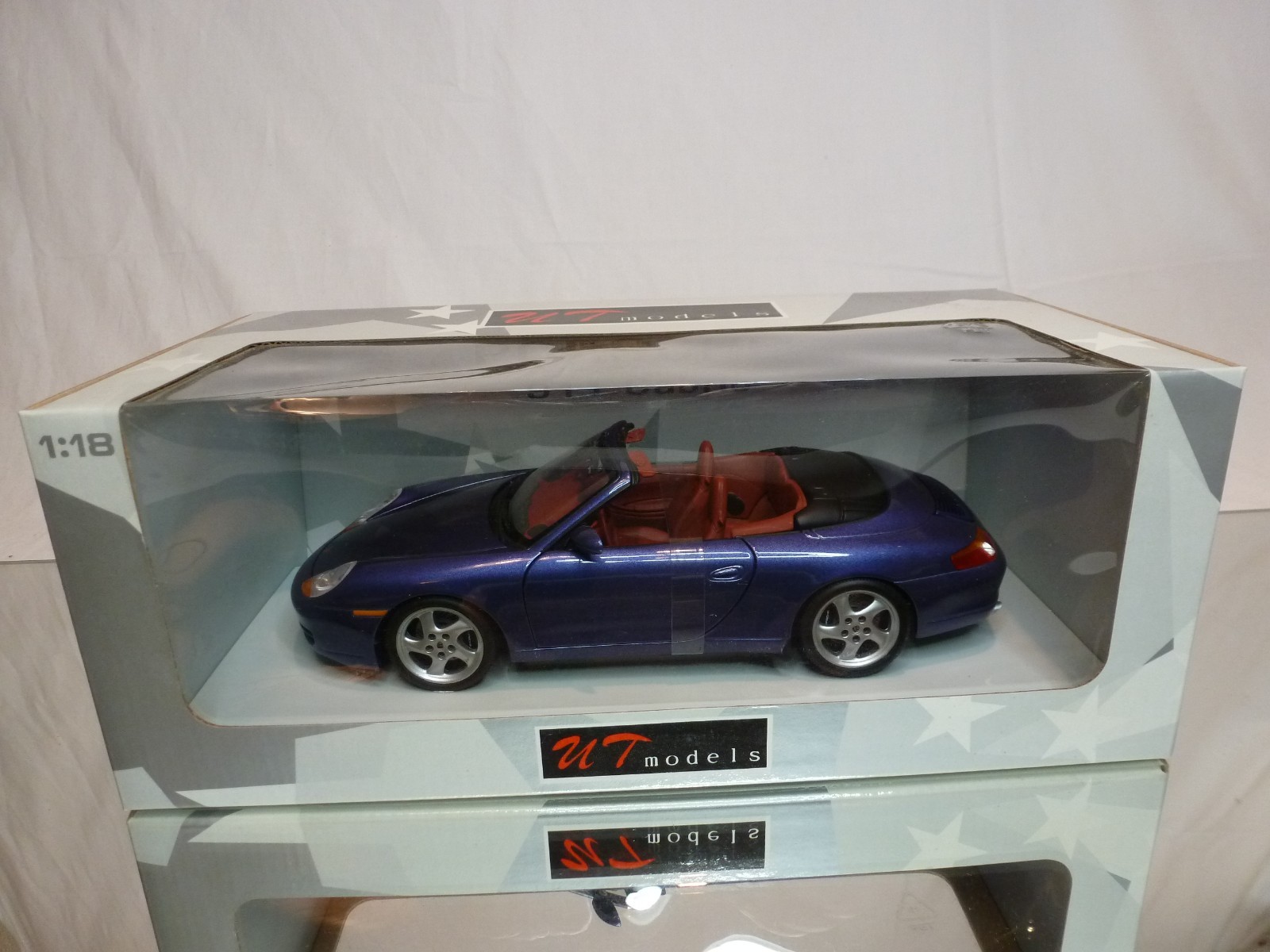 UT MODELS 27907 PORSCHE 996 CABRIOLET - azul METALLIC 1 18 - EXCELLENT IN BOX UT MODELS 27907 PORSCHE 996 CABRIOLET - azul METALLIC 1 18 - EXCELLENT IN BOX