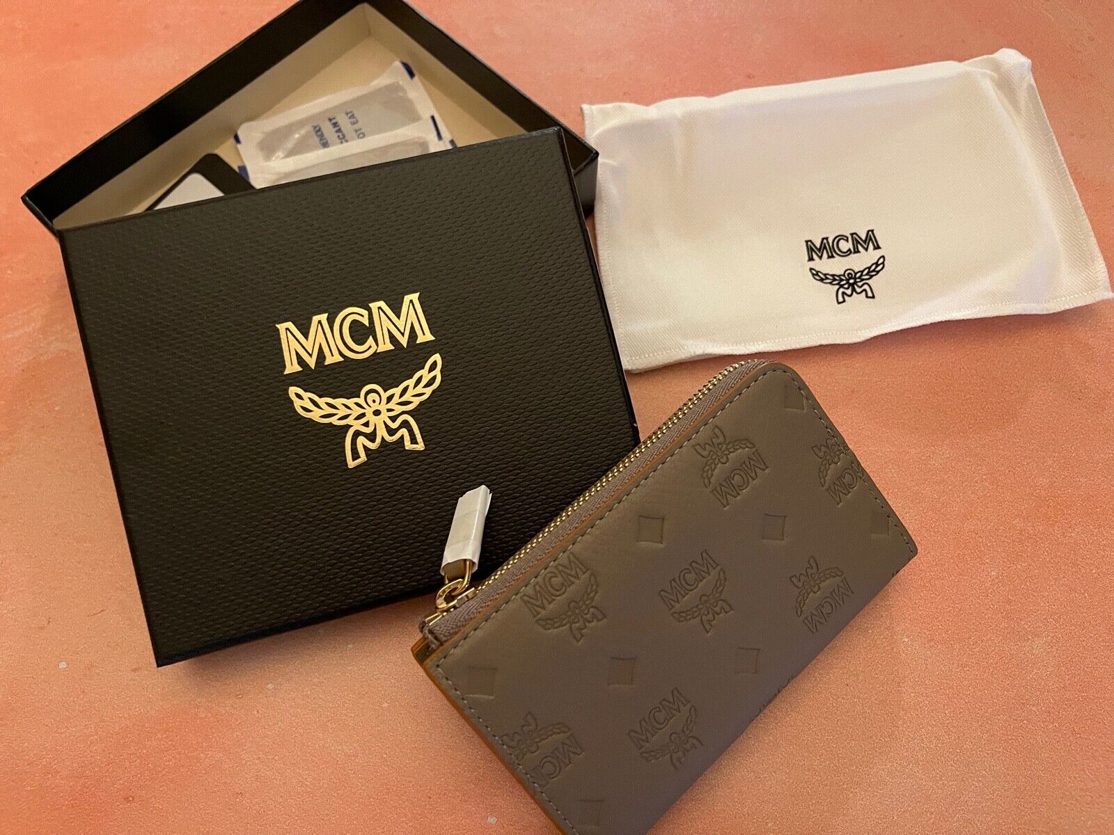 BNWT MCM klara monogrammed leather zipped wallet mini retail $280.00 URBAN  TAUPE