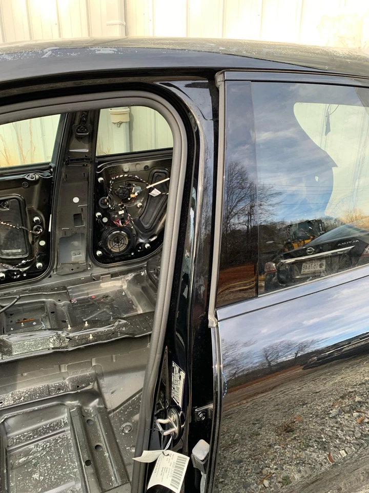 2015-2024 PORSCHE MACAN OEM LEFT CENTER PILLAR *STRUCTURE CUT* Foto 2 de 4