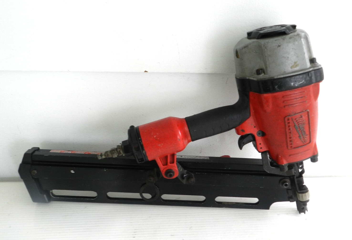 Milwaukee 7100-20 Air Pneumatic 2" -  3-1/2"  Round Head Framing Nailer  Tested