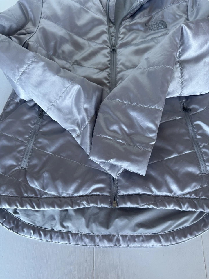 The North Face Silver Women’s Winter Puffer Coat Size Small - Image 2 of 4
