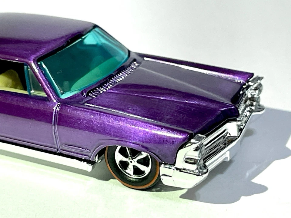 🔥 Pontiac '65 Bonneville Redline Spectraflame púrpura Hot Wheels hecho a medida Foto 2 de 4