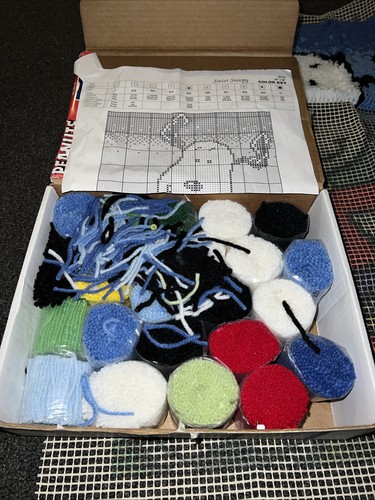 J&P Coats Latch Hook "SOCCER Snoopy" Peanuts Rug Kit #25116 Vtg - Picture 3 of 5