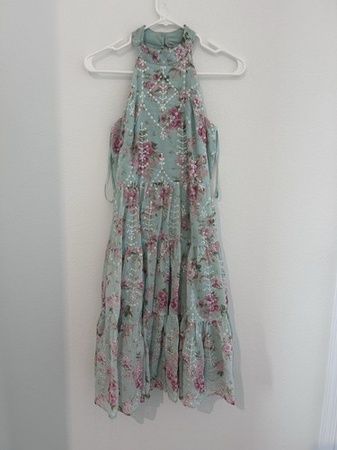 Eliza J Kleid bestickt Blumen Cut Out Rücken Größe 0 Stufen Ösen - Bild 1 von 10